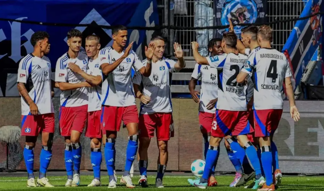 汉堡队后卫因紧急伤病退出下场比赛