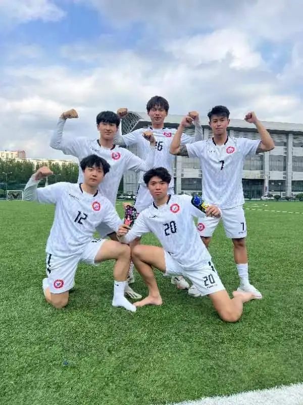 纷繁足球赛事缤纷上演，国内球员豪情万丈