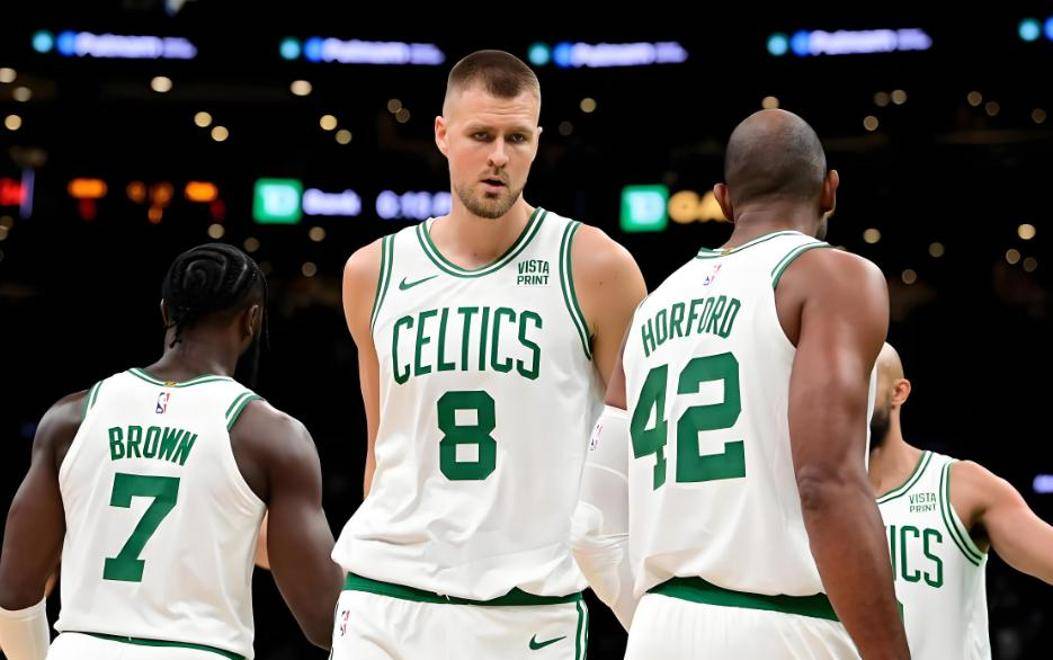 凯尔特人三巨头联手，冲击季后赛得分突破，逆转取胜冲击季后赛！的简单介绍